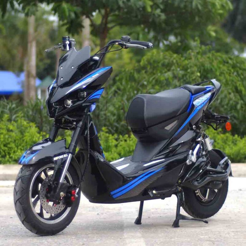 xe máy điện jeek batman màu đen xanh